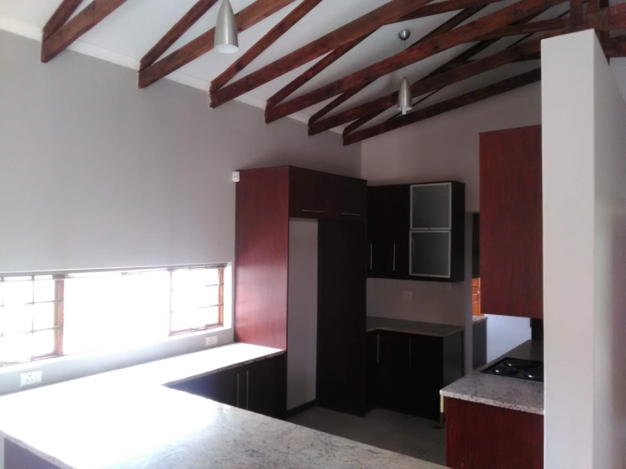 To Let 3 Bedroom Property for Rent in Hillside Free State